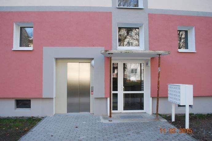 SENIORENGERECHTES BEHINDERTENGERECHTES BARRIEREARMES- WOHNEN 2-ZIMMER WOHNUNG AUFZUG STATT TREPPE ABGESCHLOSSENE ANLAGE BETREUUNG IM HAUS