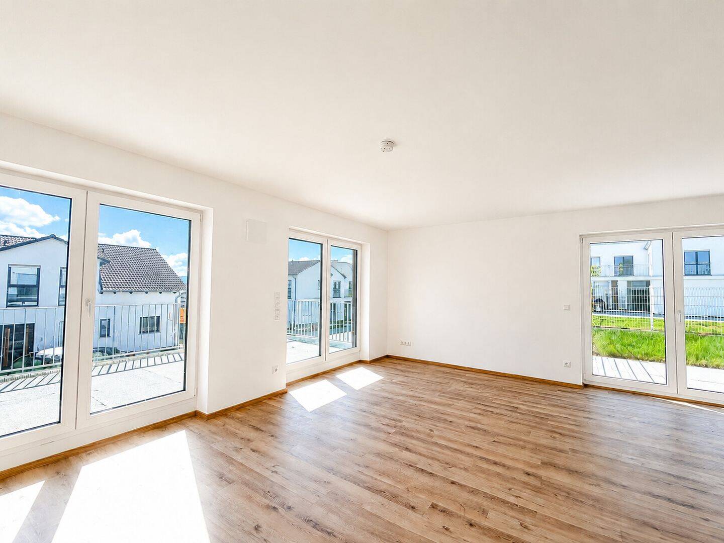 Exklusive Neubau-Doppelhaushälfte mit Einliegerwohnung und Garten zu verkaufen! – Teublitz – Vorschaubild 4