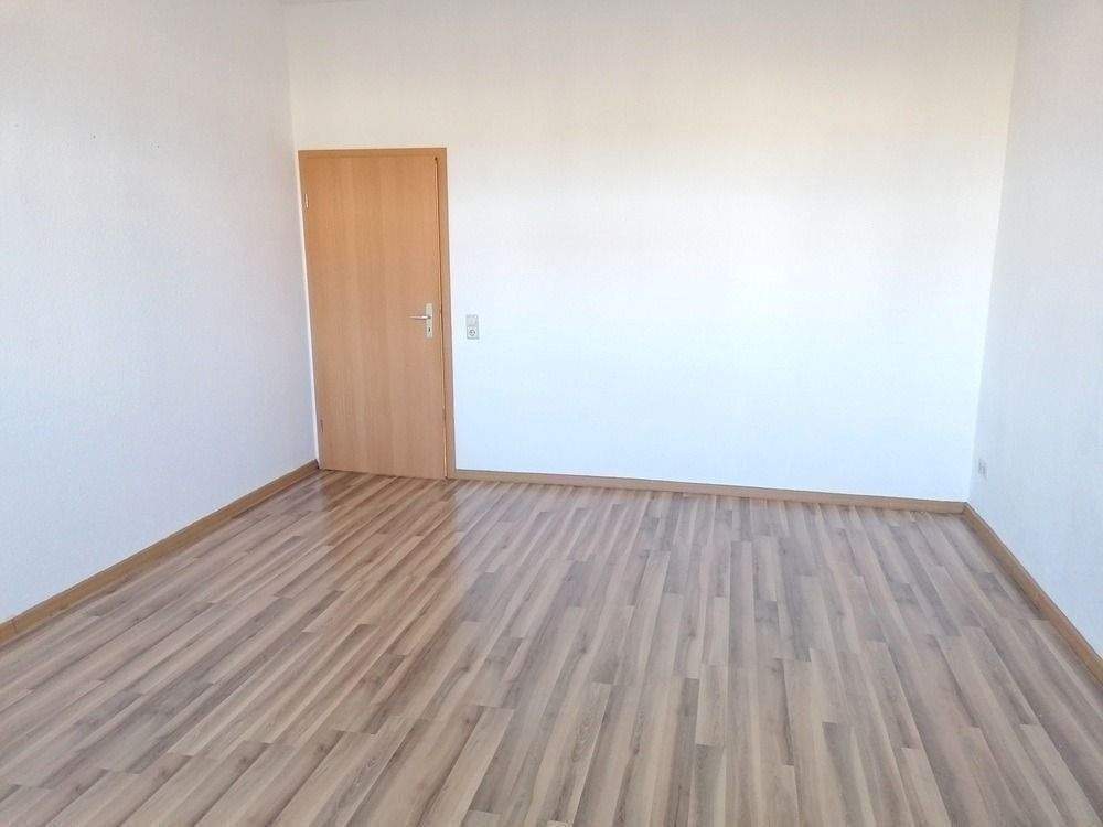 !! 2-Zimmer-Wohnung mit Süd-Balkon und Aufzug !! – Chemnitz – Vorschaubild 2