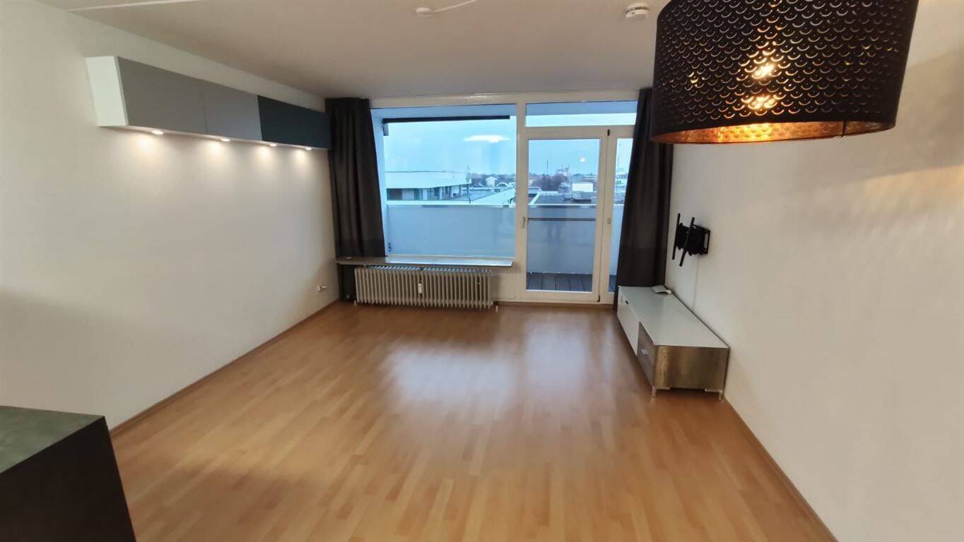 ** Neu saniertes Apartment in direkter U-Bahn Nähe zum Selbstbezug **