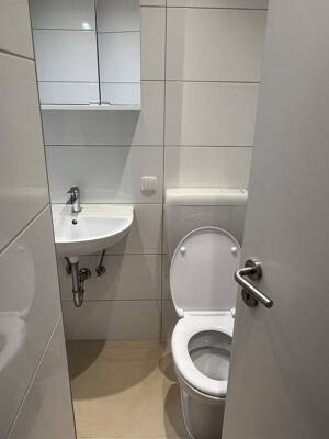 Kernsanierte 1 Zimmer Wohnung mit Potenzial - zentrale Lage Mainz ab 15.08 - oder 01.09 – 55118 Mainz – Vorschaubild 2