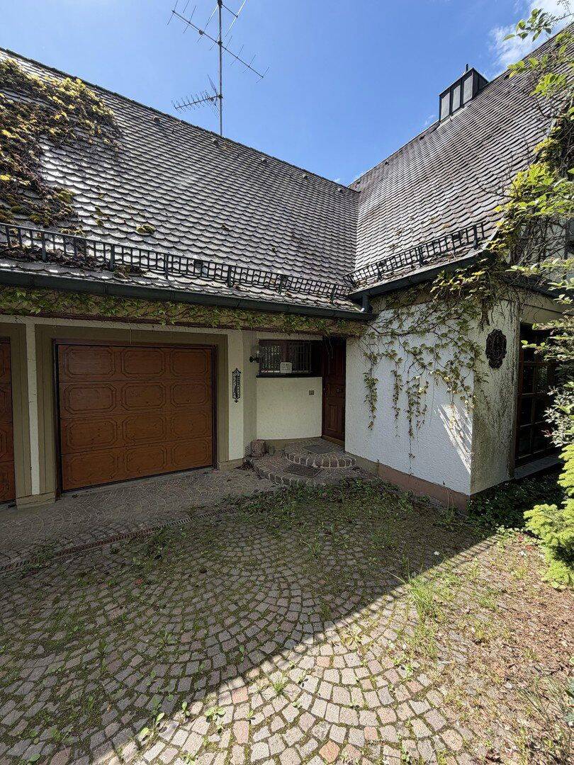 Wohnen mit Charakter: Charmantes Einfamilienhaus mit großem Garten & Kamin – Gebenbach – Bild 1 von 9