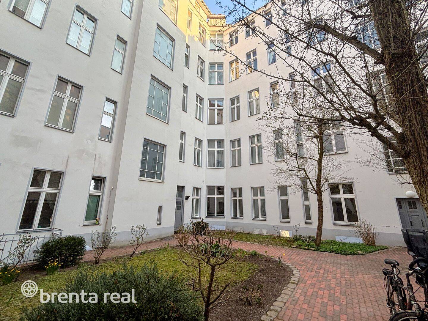 Modernisierte Altbauwohnung in bester Lage – Berlin – Vorschaubild 4