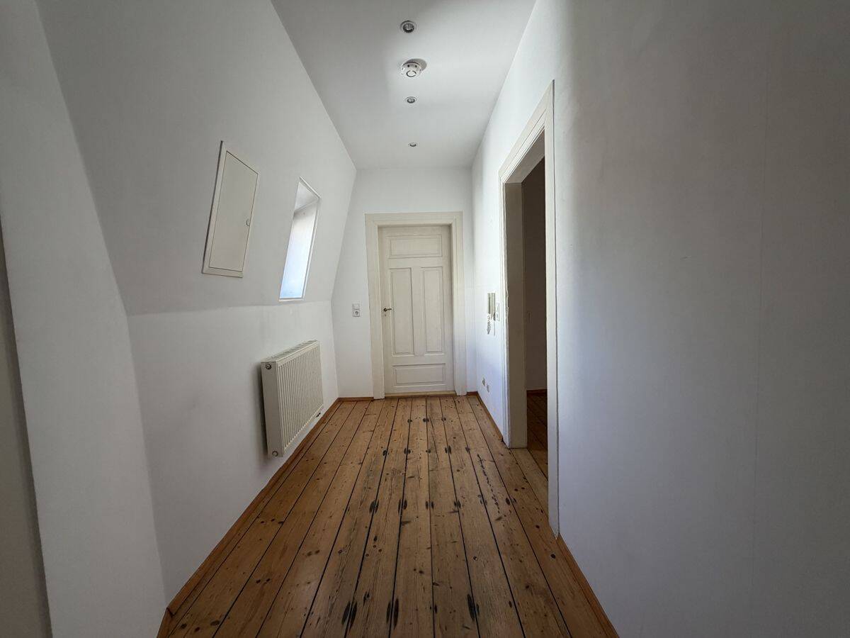 Charmante 2-Zimmer-Dachgeschosswohnung mit Einbauküche in der Karlsruher Südstadt – Karlsruhe – Vorschaubild 7