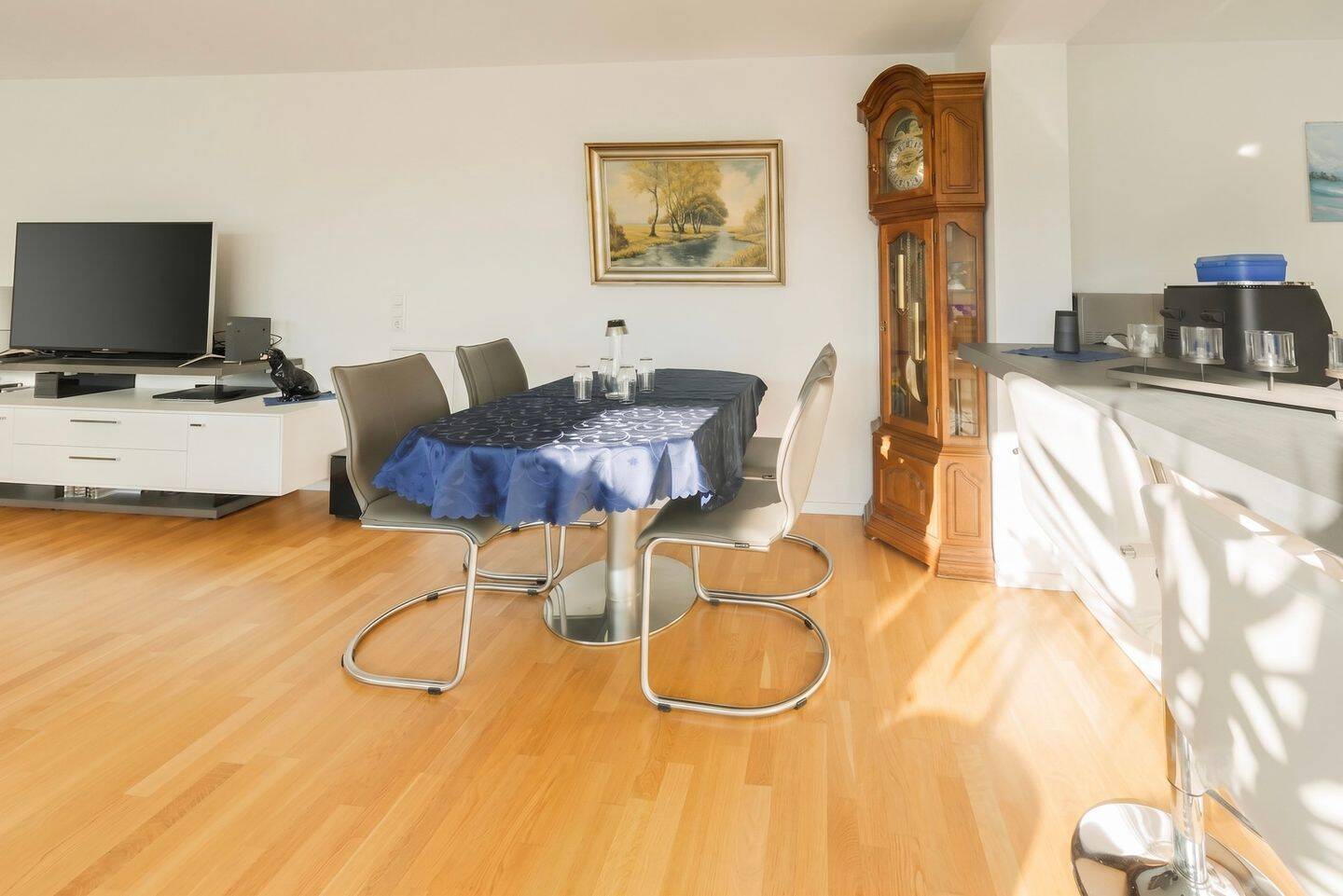 Haus im Haus: Attraktive 3-Zimmer Terrassenwohnung mit Garage, Stellplatz und großer Terrasse – Stuttgart – Vorschaubild 3