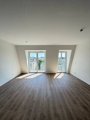 Lichtdurchflutete 3-Raum-Wohnung mit Einbauküche und Balkon – 1067 Dresden – Vorschaubild 1