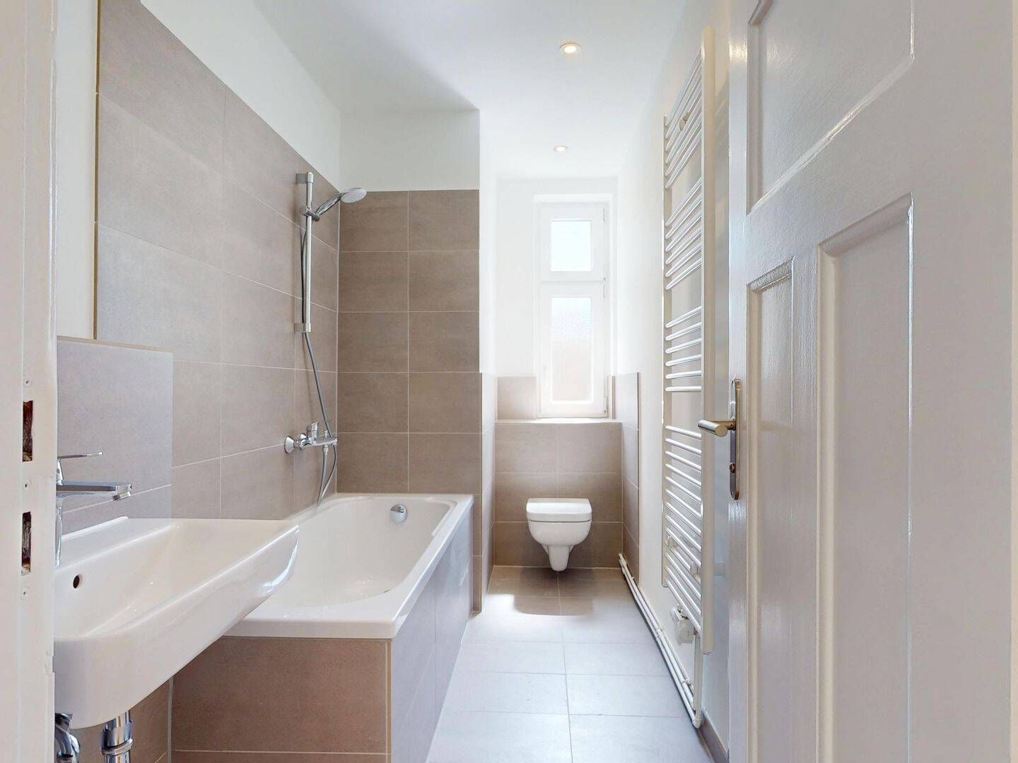 Ihr neues Zuhause mit Einbauküche, 3 Zimmern und frisch saniertem Altbaucharme wartet auf Sie! – Berlin – Vorschaubild 7