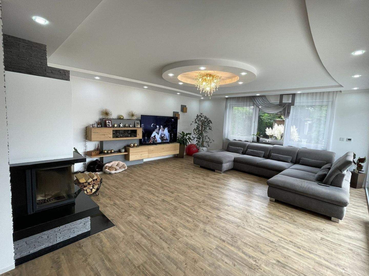 Moderner Winkelbungalow inkl. schöner EBK, hochwertiger Möbel, Kamin, Sauna, 2 Terrassen, Traumgarten, etc. – Mönchengladbach – Vorschaubild 8