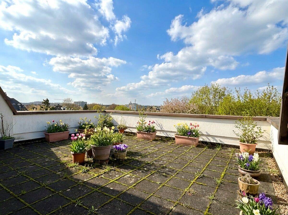 3-ZI.-WHG. MIT ANGRENZENDEM APARTMENT, DACHTERASSE UND 2 PKW-STELLPLÄTZEN IN CITYNÄHE ZU KAUFEN!! – Krefeld – Vorschaubild 2