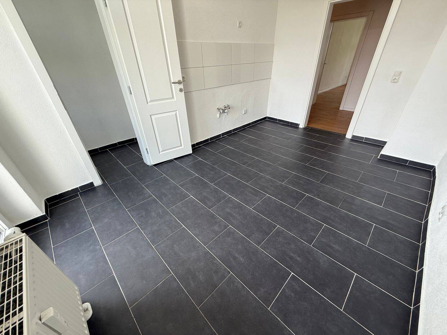 Heimkommen und Wohlfühlen* sep. WC* modern saniert* Balkon* im 2.OG – Chemnitz – Vorschaubild 3