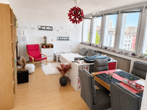 Helle 2-Zimmer-DG-Wohnung mit Dachbalkon ins Grüne in Düsseldorf-Bilk – von privat – 40225 Düsseldorf – Vorschaubild 2