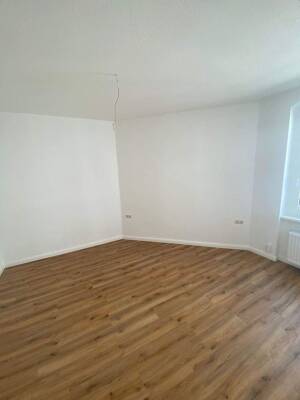 Frisch saniert, Neuer Bodenbelag, Tageslichtbad mit Wanne & Top Ausstattung – 39112 Magdeburg – Vorschaubild 8