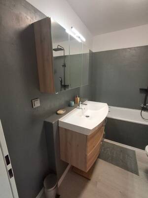 Hochwertige, vollausgestattete/möblierte Wohnung in Bonn (PKW-Stellplatz in Tiefgarage inkl.)- Zum sofortigen Einziehen und Wohlfühlen - Ab 04.11.2026 – 53125 Bonn – Vorschaubild 3