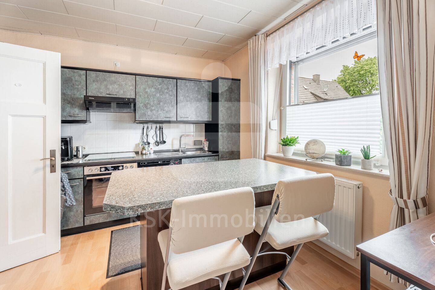 Gepflegtes Zuhause mit Gartenidylle und vielseitigen Nutzungsmöglichkeiten! – Bergheim – Vorschaubild 3