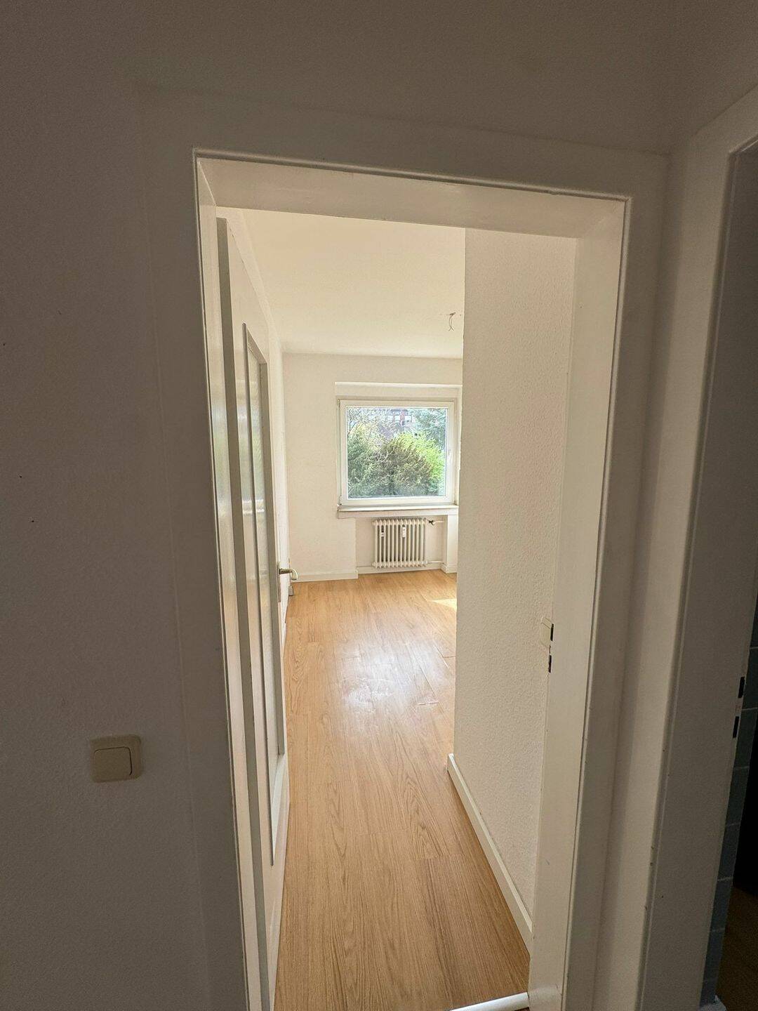 Helle 2-Zimmer-Wohnung in ruhiger Südlage mit Balkon und Parkblick - zentral gelegen – Mönchengladbach – Vorschaubild 2