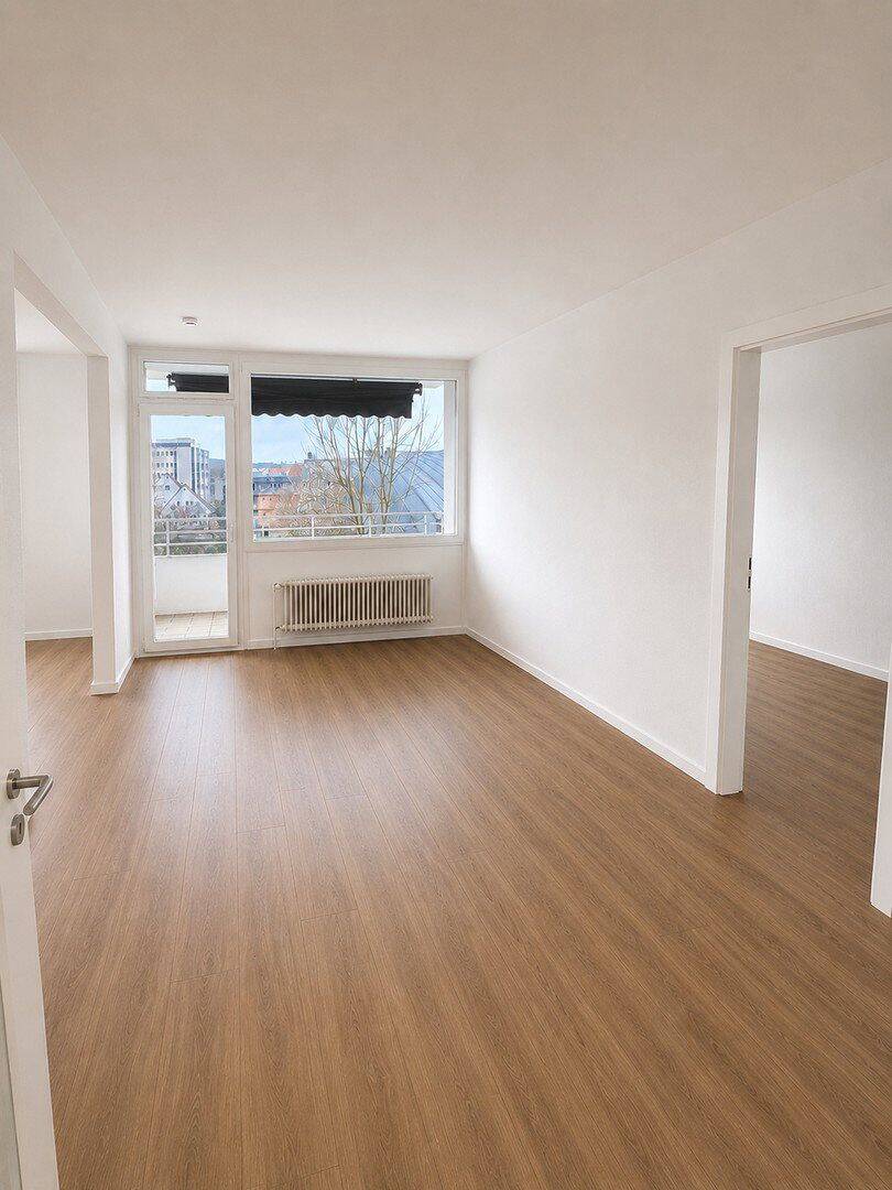 Frisch renovierte 2-Zimmer-Wohnung mit Südostbalkon & Einbauküche