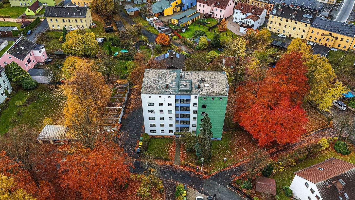Ihre Investitionschance in Selb-Plößberg: Mehrfamilienhaus mit 15 Wohnungen - Balkone - unterkellert – Selb – Vorschaubild 2