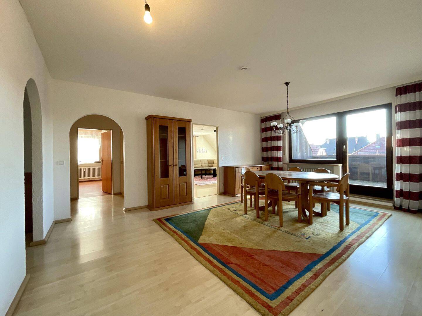 großzügige 3-Zimmer-Dachgeschosswohnung mit Terrasse – Augsburg – Vorschaubild 2