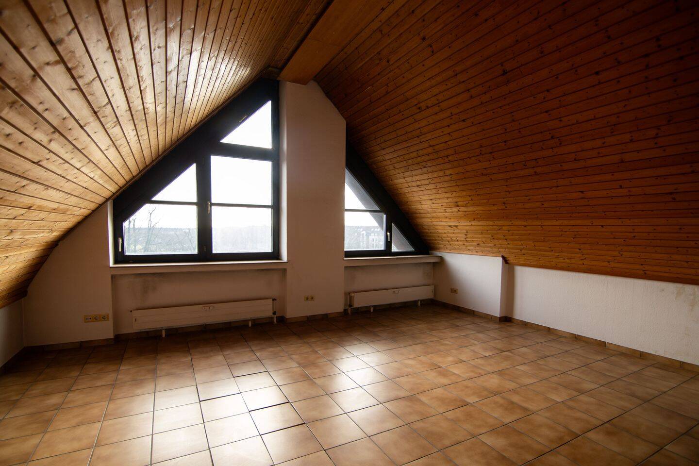Großzügige Maisonettewohnung mit 2 Balkonen - 4 Zimmer, 103 m², Krefeld, sofort beziehbar – Krefeld – Vorschaubild 7