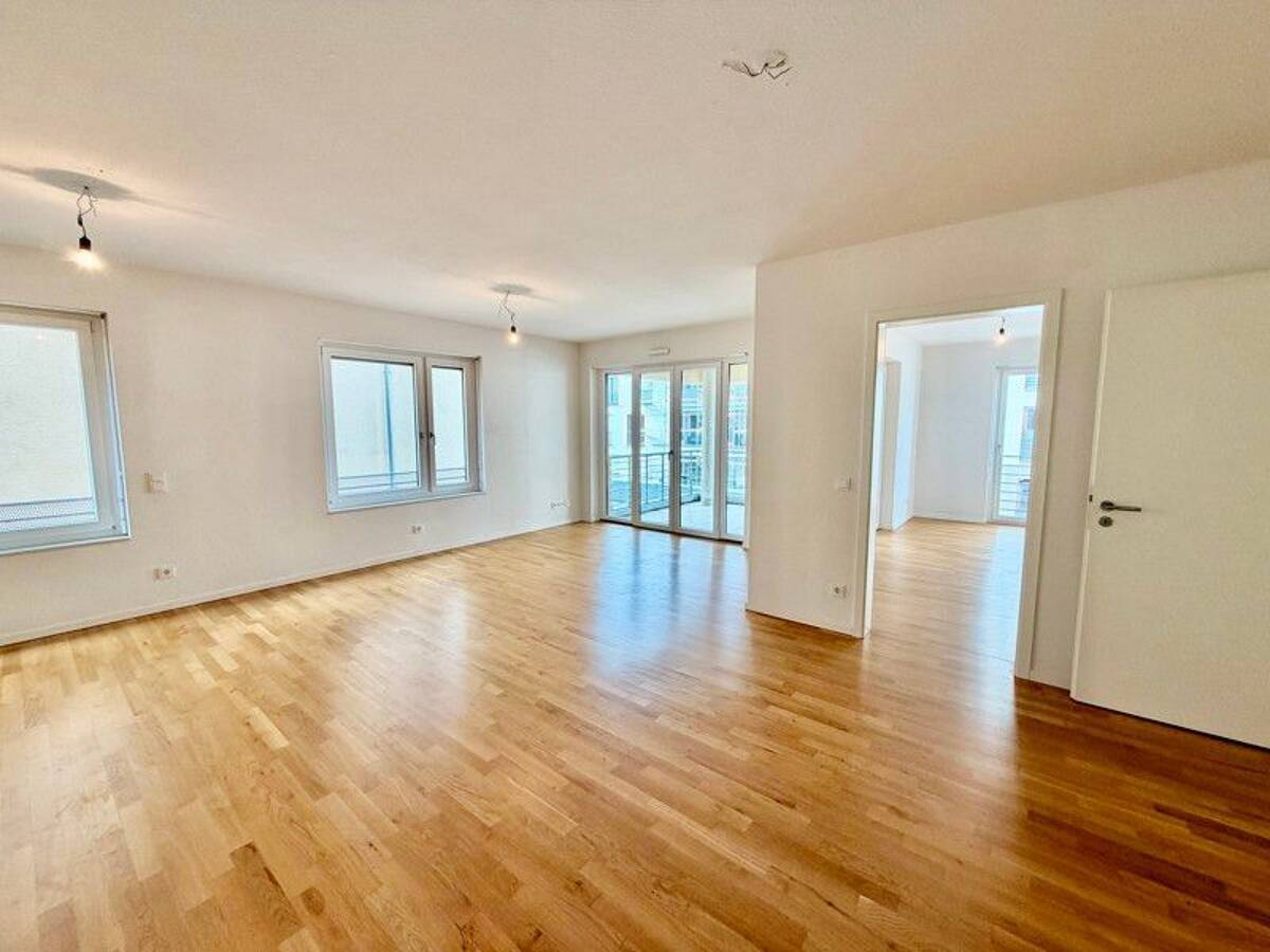 Lichtdurchflutete Etagenwohnung mit großzügigem Balkon – 44263 Dortmund – Bild 1 von 9