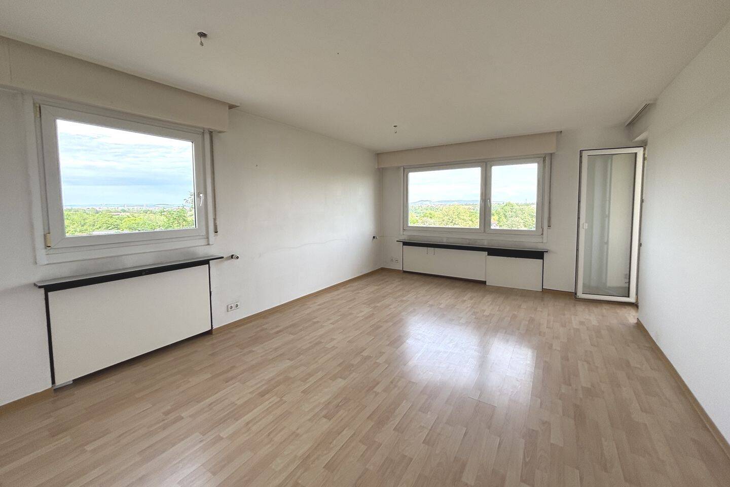 Freie 2-Zimmer-Wohnung mit Balkon im 5. Obergeschoss!