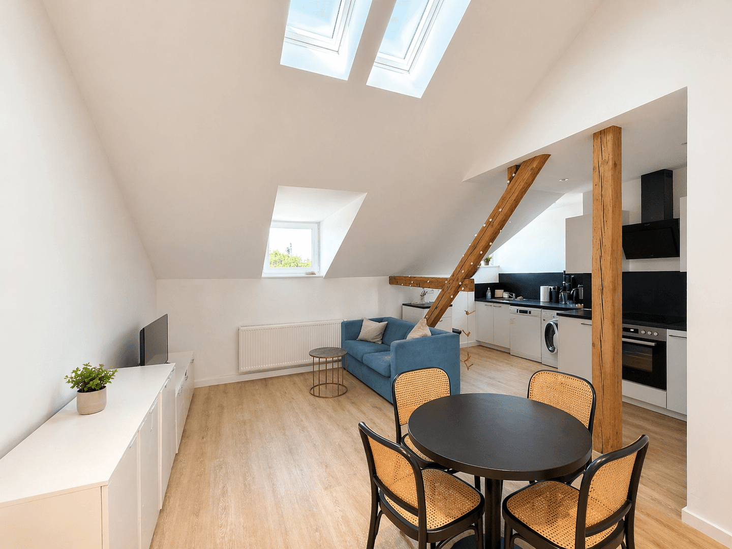 Moderne 2-Zi.-Whg. mit Charme - möbliert & offene Küche – Düsseldorf – Vorschaubild 3