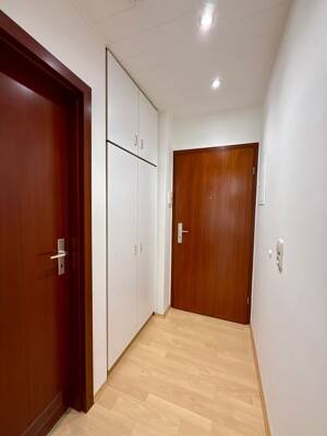 Helle & mietfreie 1 Zi.-ETW mit Blick ins Grüne, Südbalkon und PKW-Stellplatz – 23558 Lübeck – Vorschaubild 9