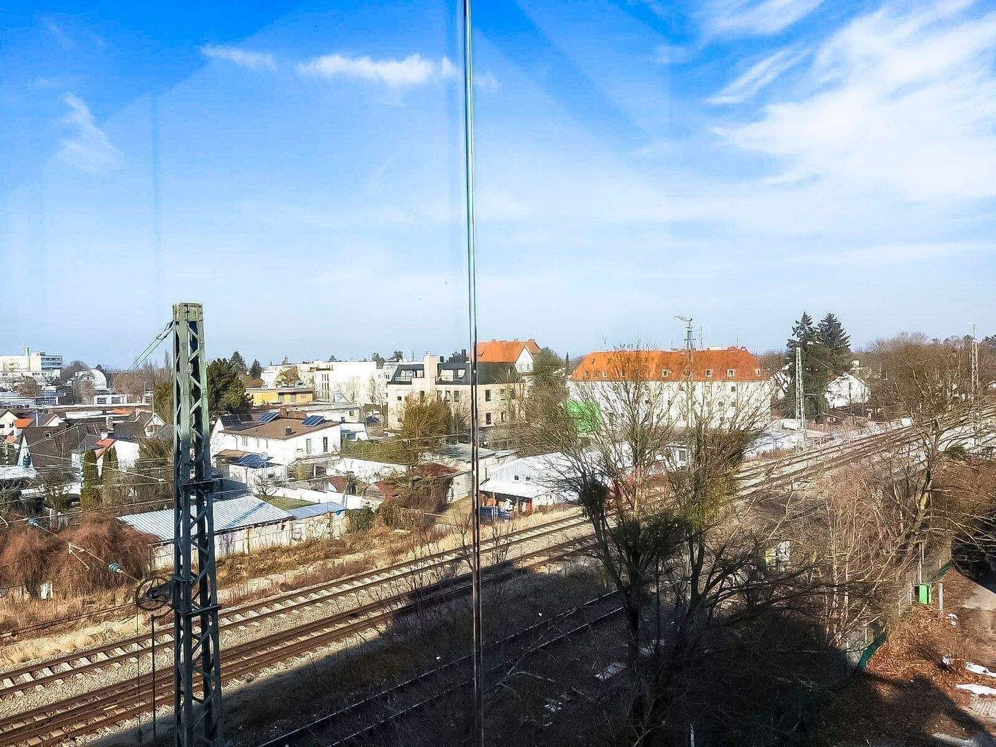 WG-Apartment mit verglastem Balkon in München - Moosach – München – Vorschaubild 4