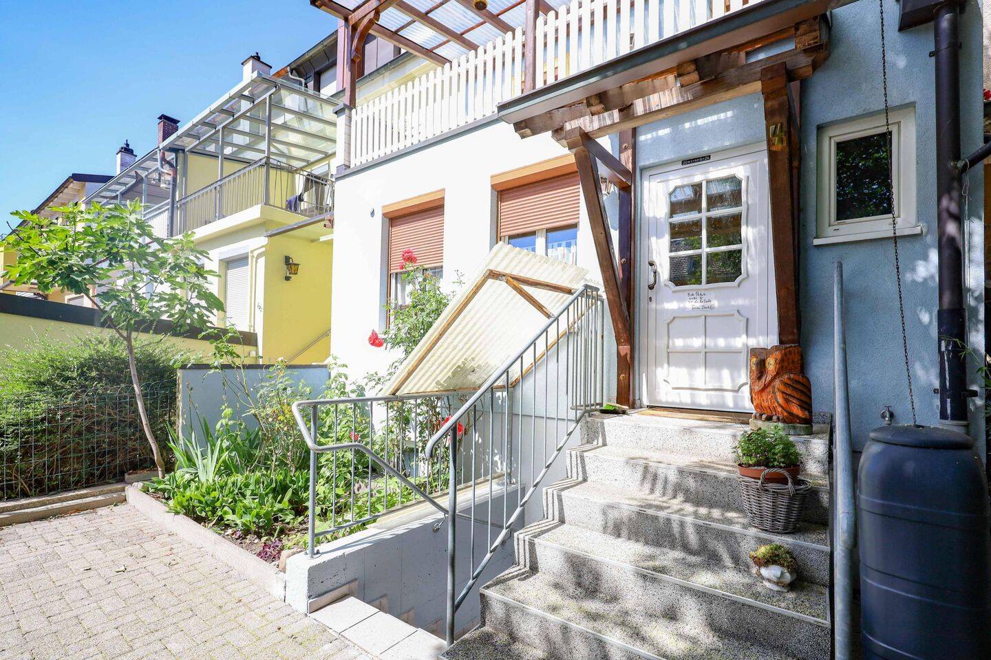 Attraktives Reihenhaus mit großer Terrasse, 2 Stellplätzen und viel Potenzial in Grenznähe! – Lörrach – Vorschaubild 2