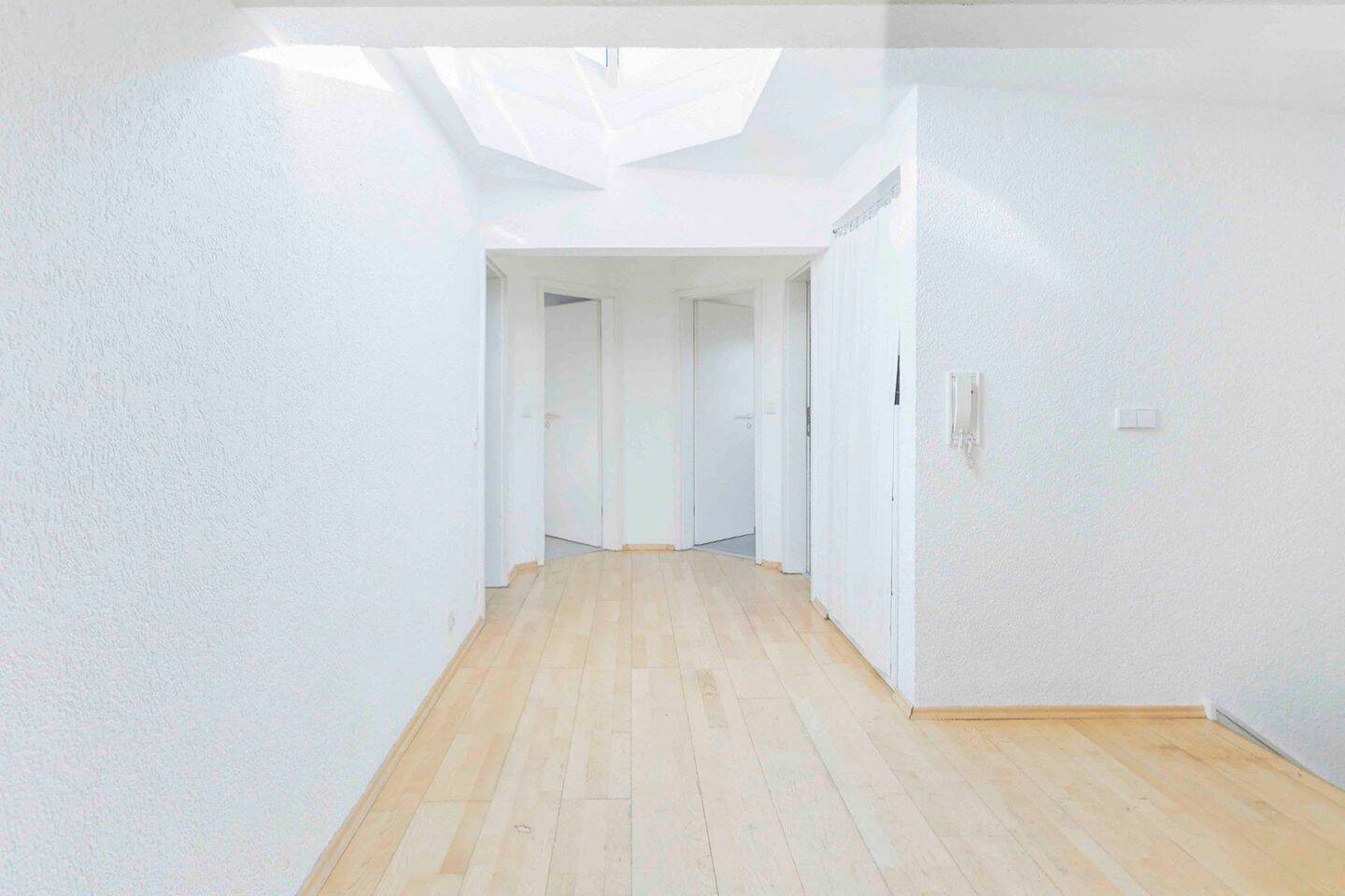 Stilvolle 3,5-Zimmer-DG-Wohnung mit Sauna, Kamin und Stellplatz in zentraler Stuttgarter Lage – Stuttgart – Vorschaubild 9