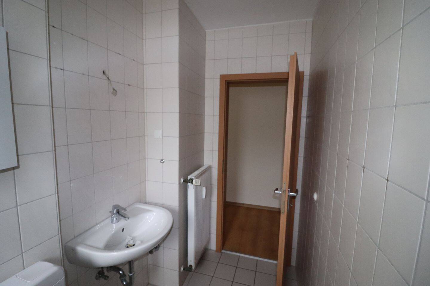 Ab 01.08. 2,5-Raum Wohnung bald mit Balkon inkl. Treppenhausreinigung, Winterdienst – Oberhausen – Vorschaubild 4