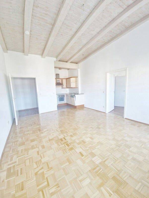 Dachgeschosswohnung in Stadtfeld Ost
