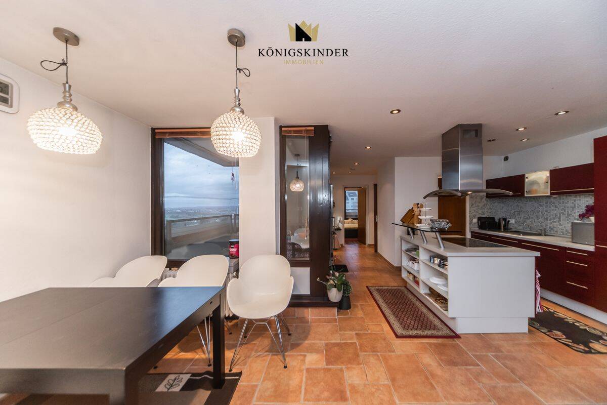 Modernisierte 4-Zimmer-Wohnung mit Panoramablick von 3 Balkonen – Stuttgart – Vorschaubild 8