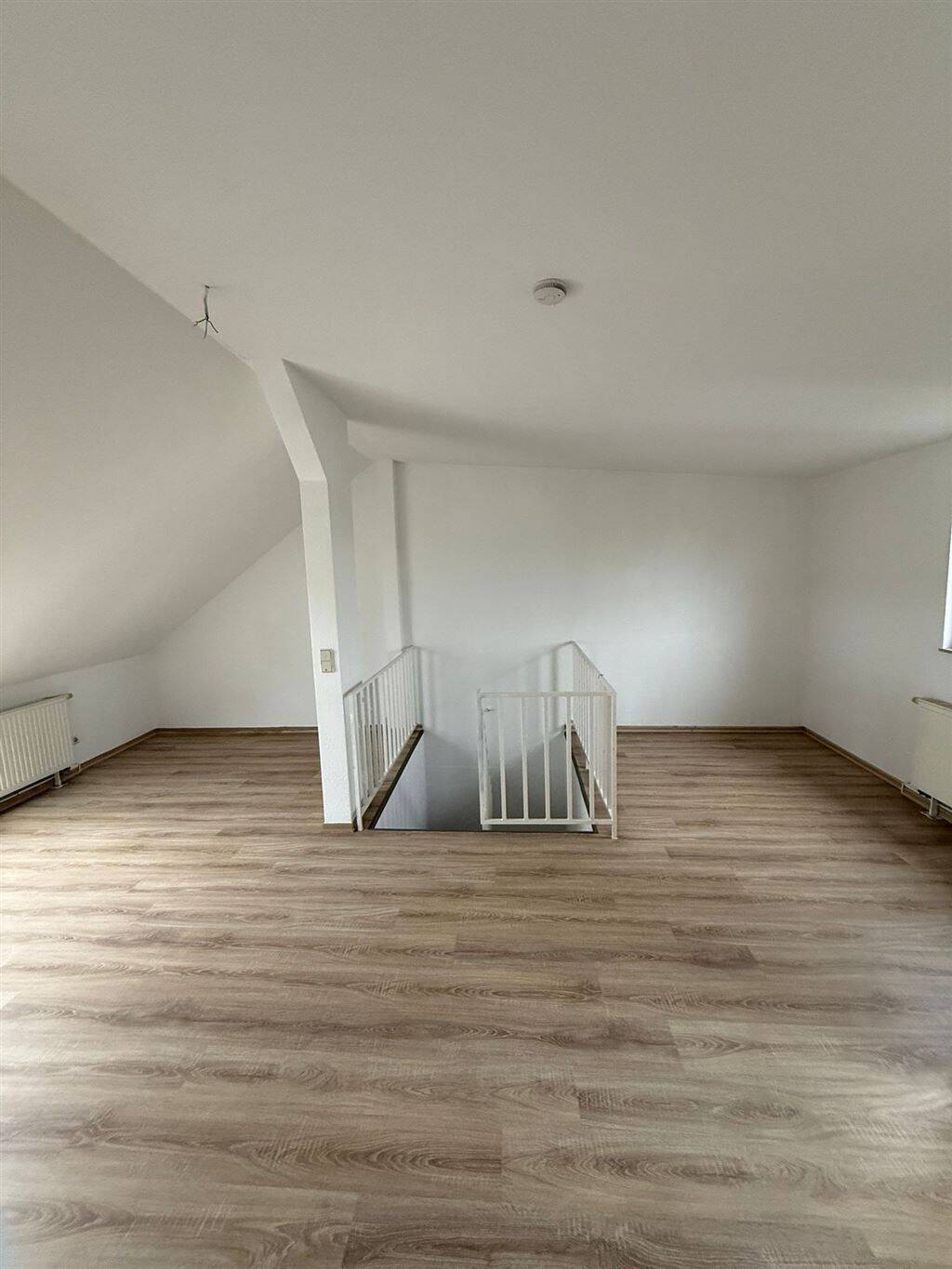 DG Maisonette 3-Zimmer mit EBK, Laminat und Wannenbad in guter Lage – Chemnitz – Vorschaubild 3