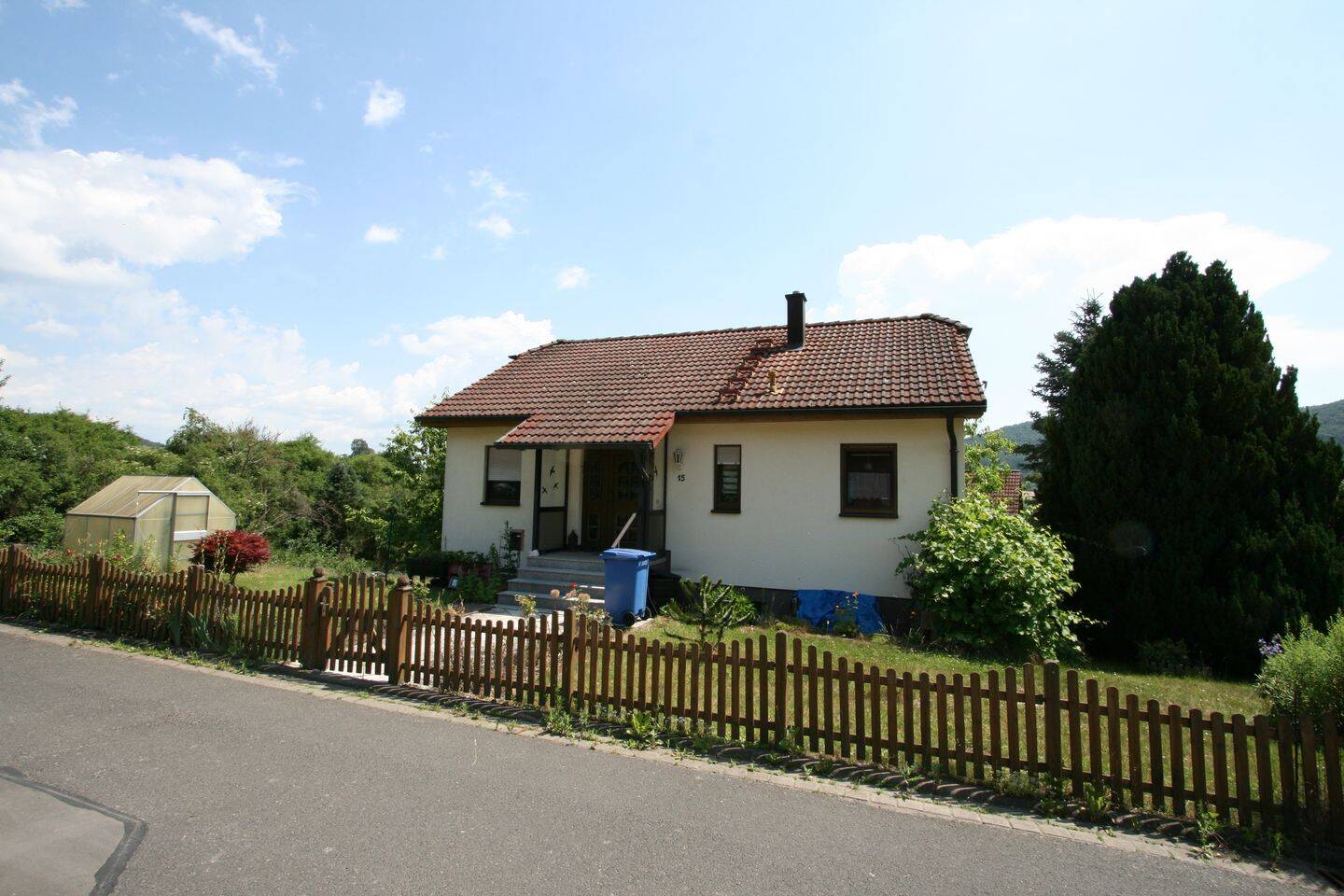 Einfamilienhaus mit herrlicher Aussicht in begehrter Wohnlage von Herpf