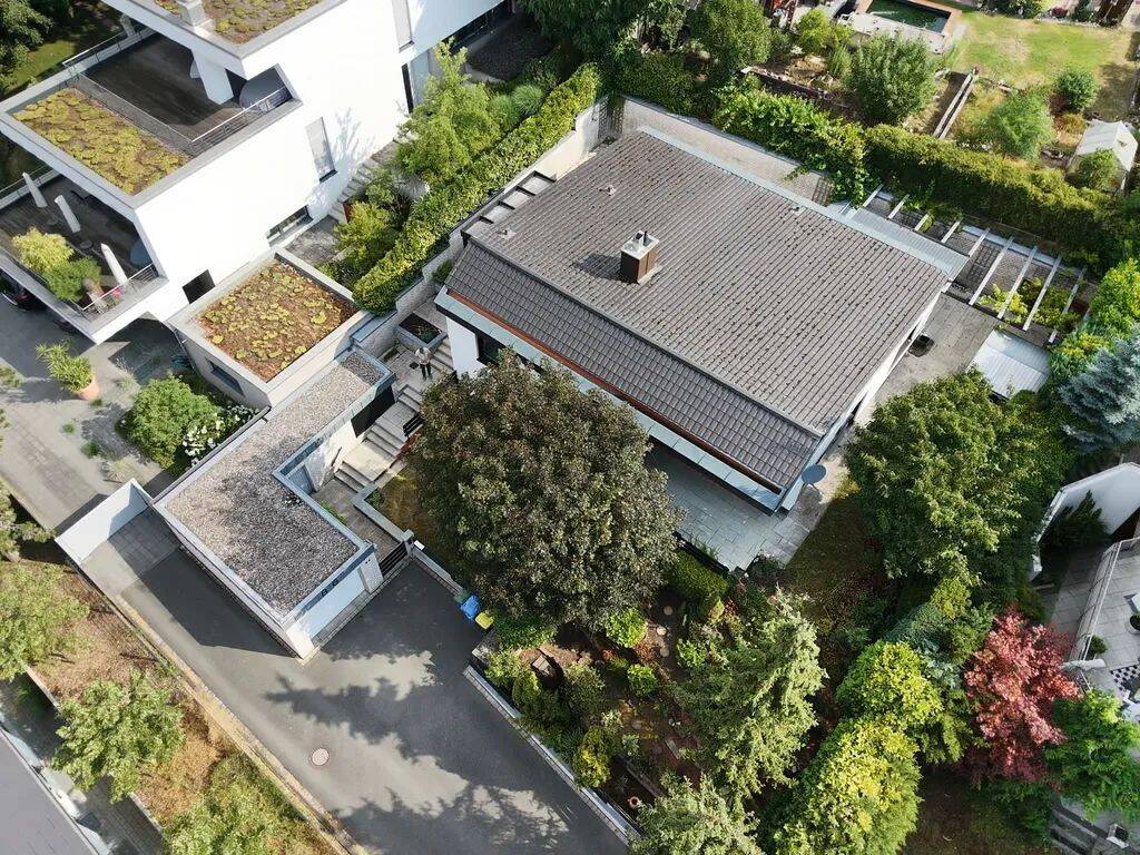Gepflegtes, großzügiges Einfamilienhaus mit Terrasse, Pergola und Garage – Nürnberg – Vorschaubild 7