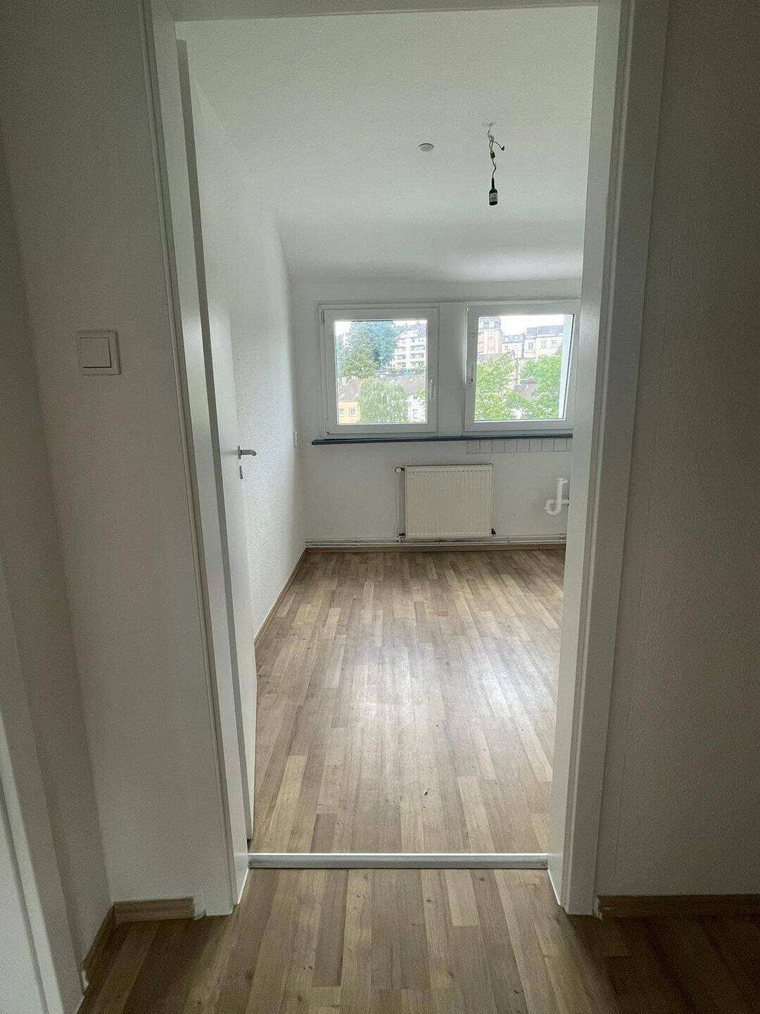 Helle 3-Zimmer-Dachgeschosswohnung mit, Badewanne & optionaler EBK in Wuppertal-Barmen – Wuppertal – Vorschaubild 4