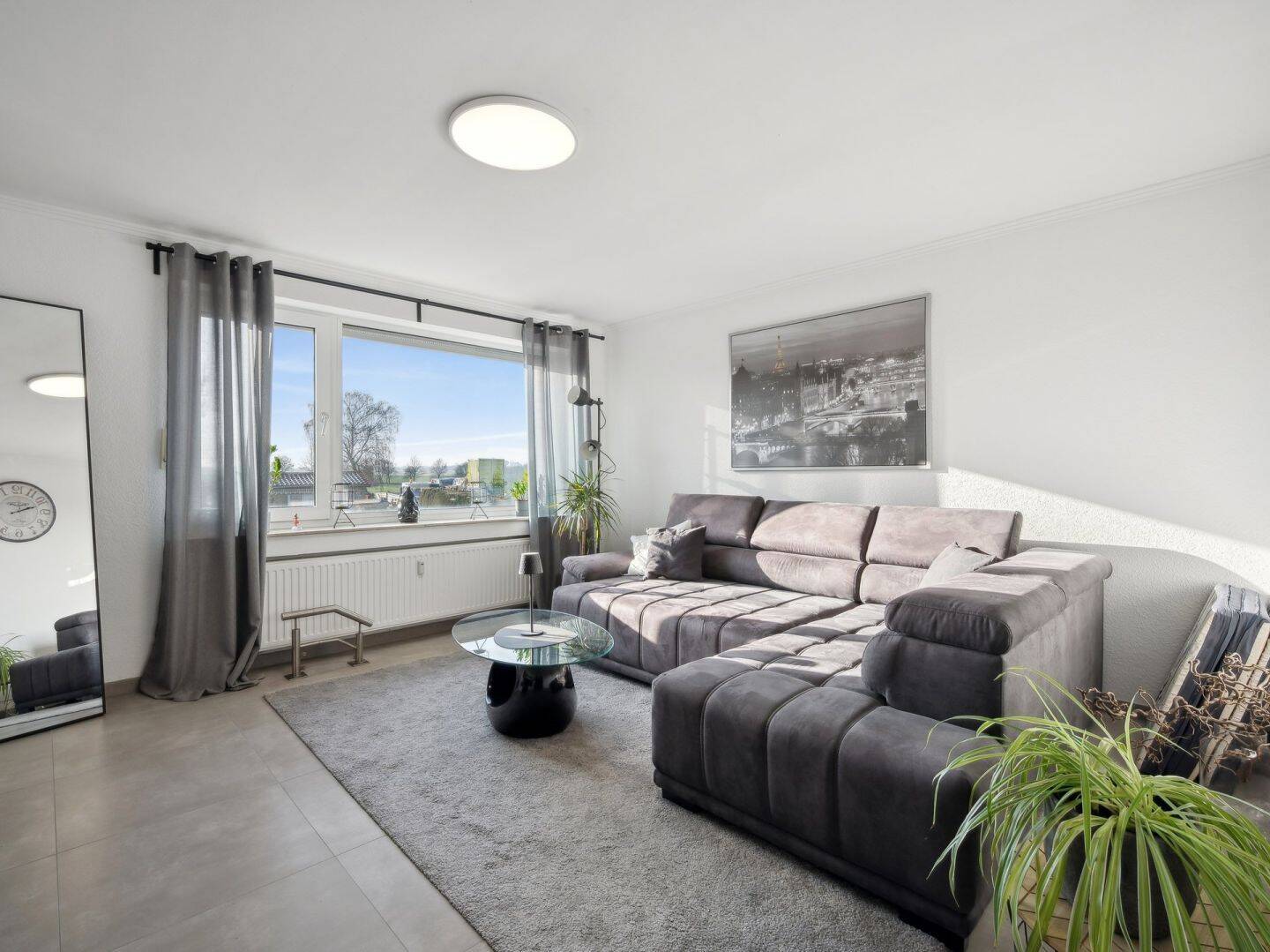 Gepflegte 3,5 Zimmer-Wohnung mit Balkon, Gartenantel, Gartenhaus, separatem Eingang und Garage in ruhiger Lage