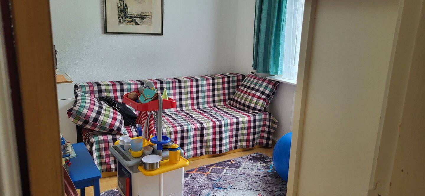 Charmanter DHH-Bungalow in begehrter Wohnlage von Ahrensburg, 4 Zimmer, ca. 84 m² Wohnfläche, ca. 360 m² Grundstück, Vollkeller, Carport – Ahrensburg – Vorschaubild 9