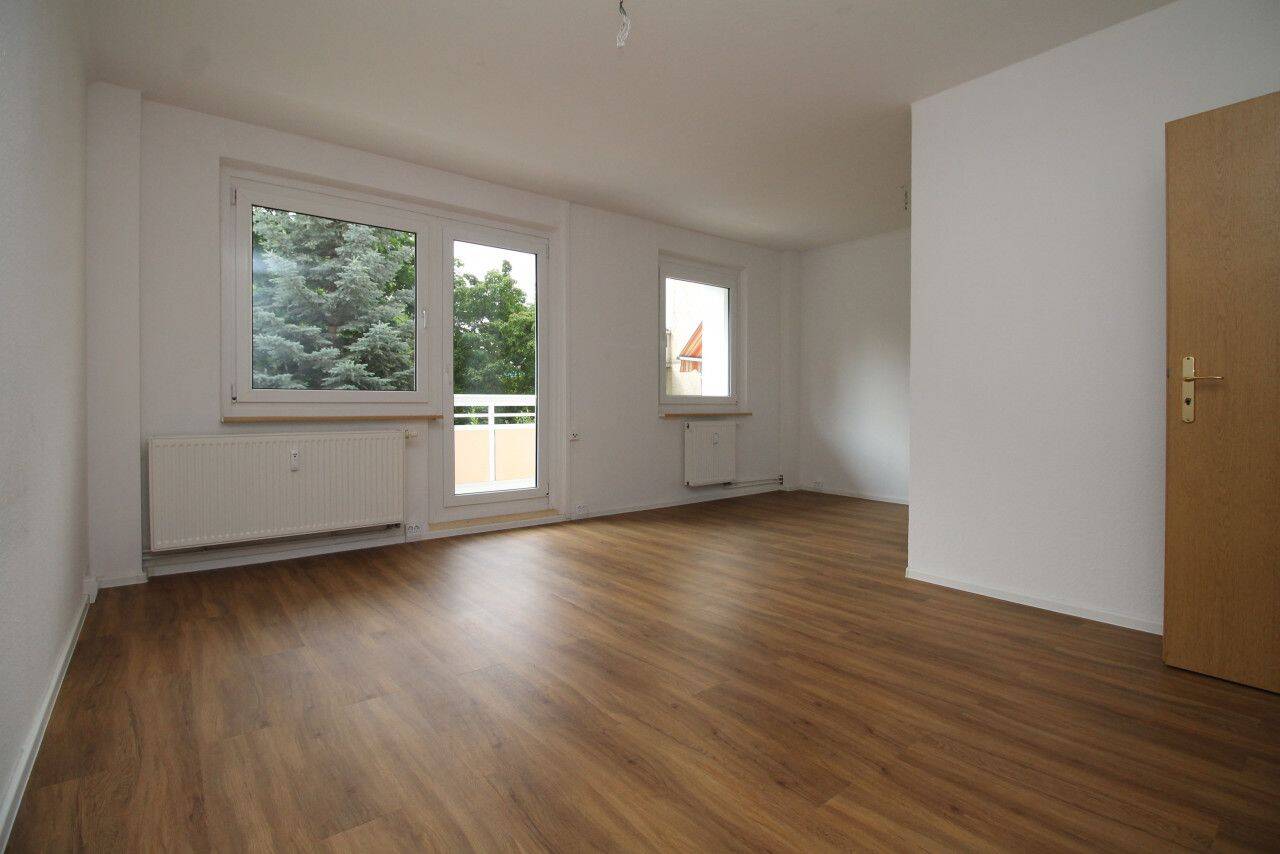 Ideal geschnittene Einraumwohnung, Südbalkon, beste Einkaufsmöglichkeiten – Leipzig – Vorschaubild 2
