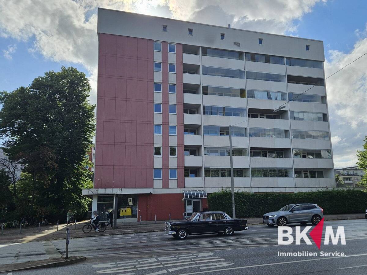 Großzügige 3-Zimmer-Wohnung mit Loggia und Stellplatz – 22529 Hamburg – Bild 1 von 9