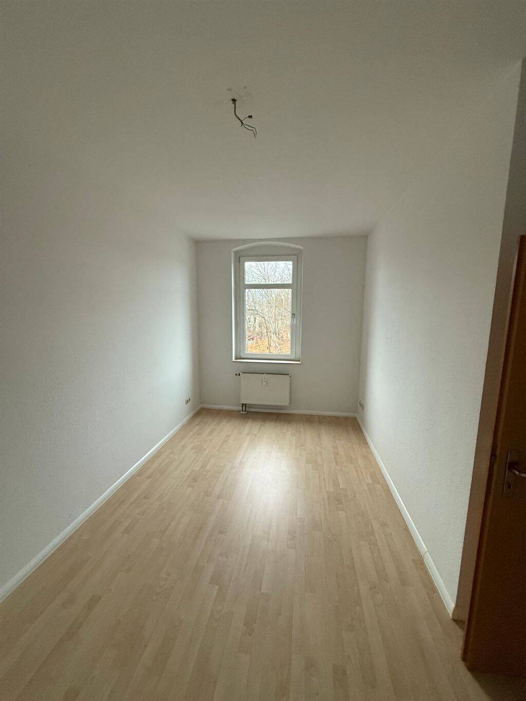 Großzügige 2-Zimmer mit EBK, Laminat, Stellplatz, Balkon und Wanne in zentraler Lage! – Chemnitz – Vorschaubild 7