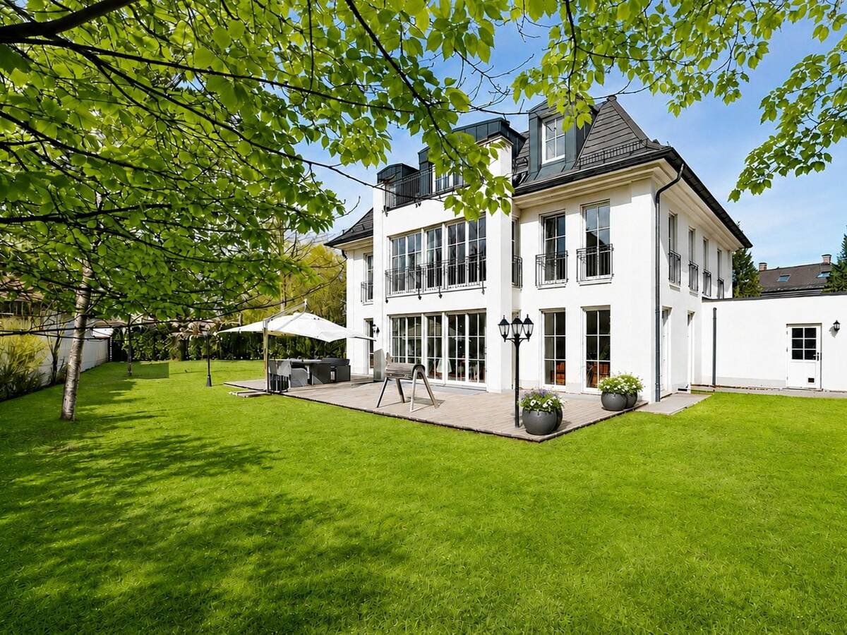 Eleganz und Exklusivität vereint - Repräsentative Villa in Solln! – 81479 München – Bild 1 von 9