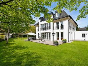 Eleganz und Exklusivität vereint - Repräsentative Villa in Solln!