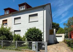 Frankfurt-Zeilsheim: Erbpacht- vermietetes DHH mit 2 Einheiten als Kapitalanlage