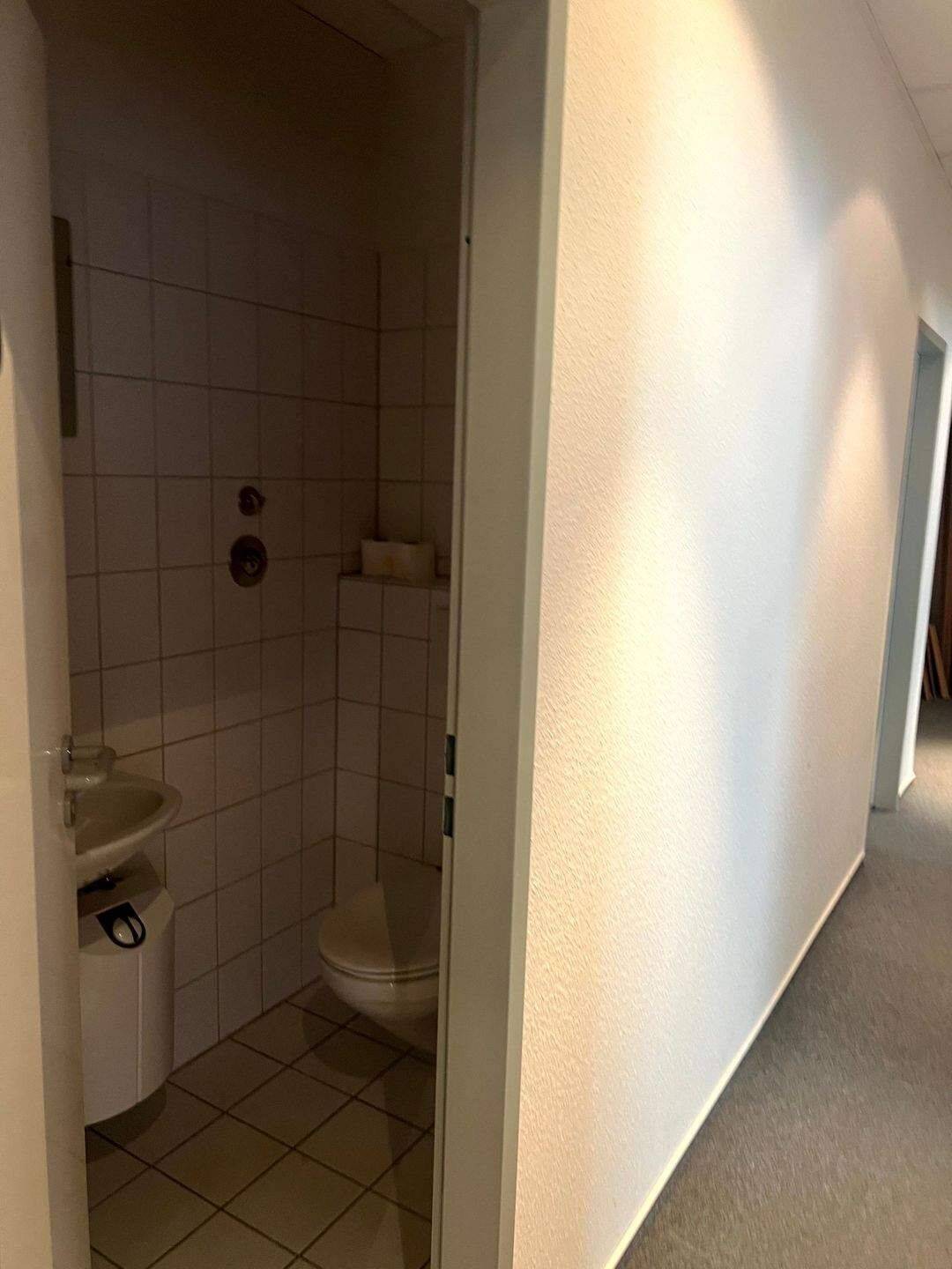 3 - Zi. Bürofläche, in zentraler Lage von Pinneberg, ab 01.07. – Pinneberg – Vorschaubild 4