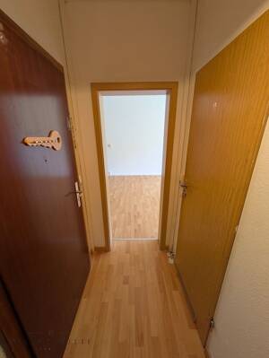 ++ helle 3-Raum Wohnung mit Loggia und Einbauküche in Zwickau-Mosel - nahe dem VW Werk ++ – 8058 Zwickau – Vorschaubild 4