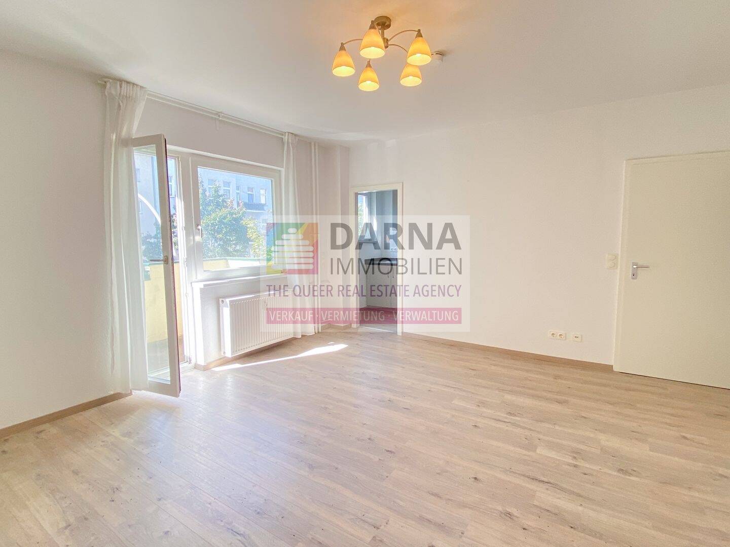 Attraktive 2-Zimmer-Wohnung mit 2 Balkone, EBK, zentraler Lager im Kiez Charlottenburg – Berlin – Bild 1 von 9