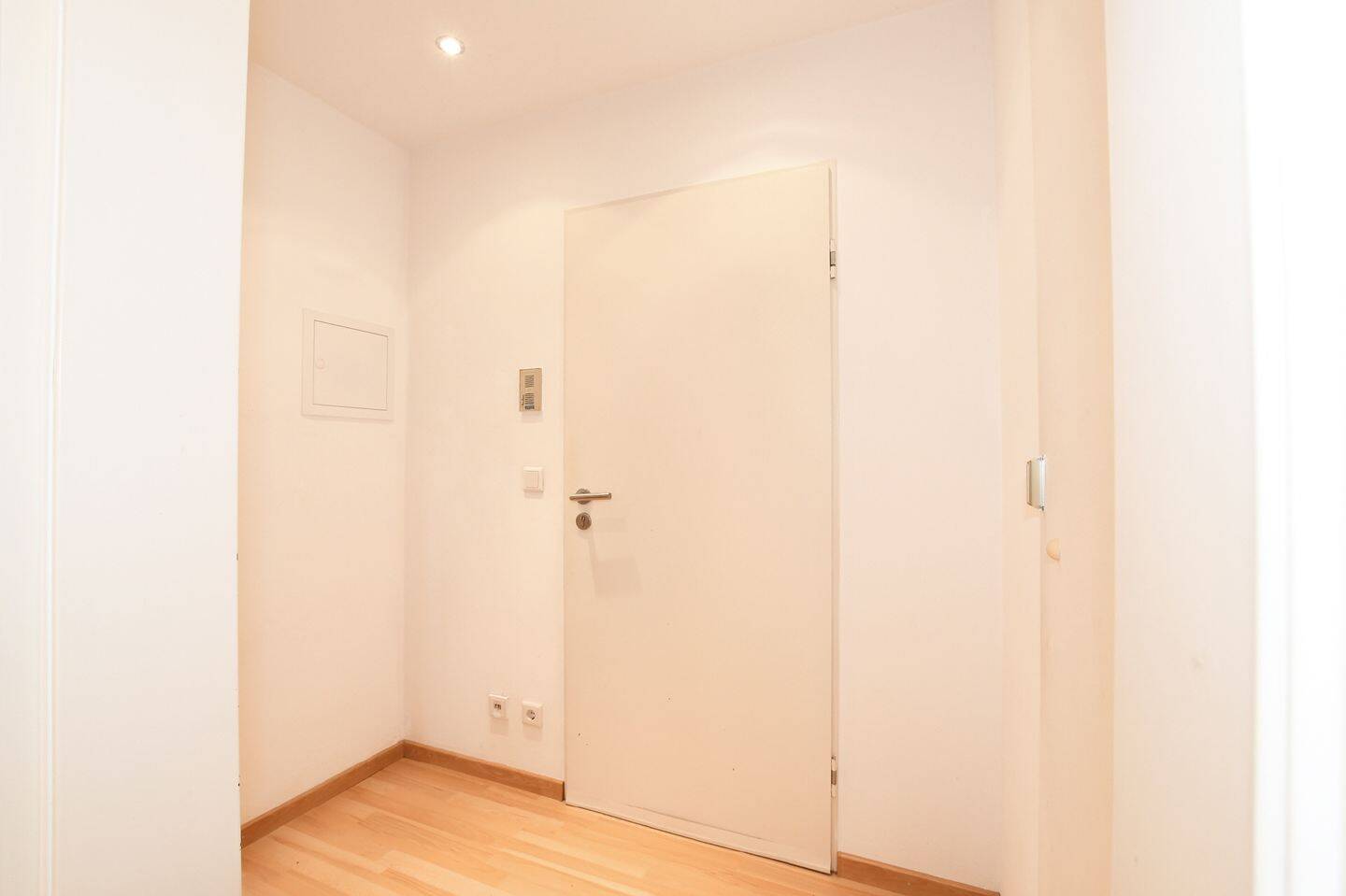AIGNER - Stilvolle 1-Zimmer-Wohnung mit Terrasse und Tiefgaragenstellplatz in München-Solln – München – Vorschaubild 2