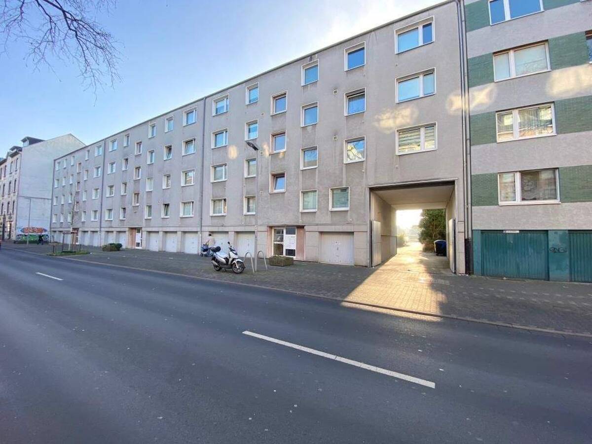 ACHTUNG SOMMERAKTION ! Geräumige Kapitalanlage mit Balkon in D-Rath! Provisionsfrei! – Rather Kreuzweg 69, 40472 Düsseldorf – Bild 1 von 3